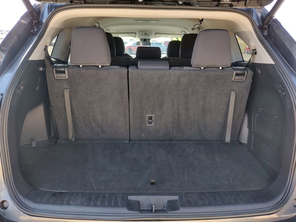 Used 2024 Toyota Highlander LE image 10