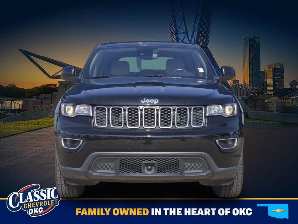 Used 2020 Jeep Grand Cherokee Laredo image 2