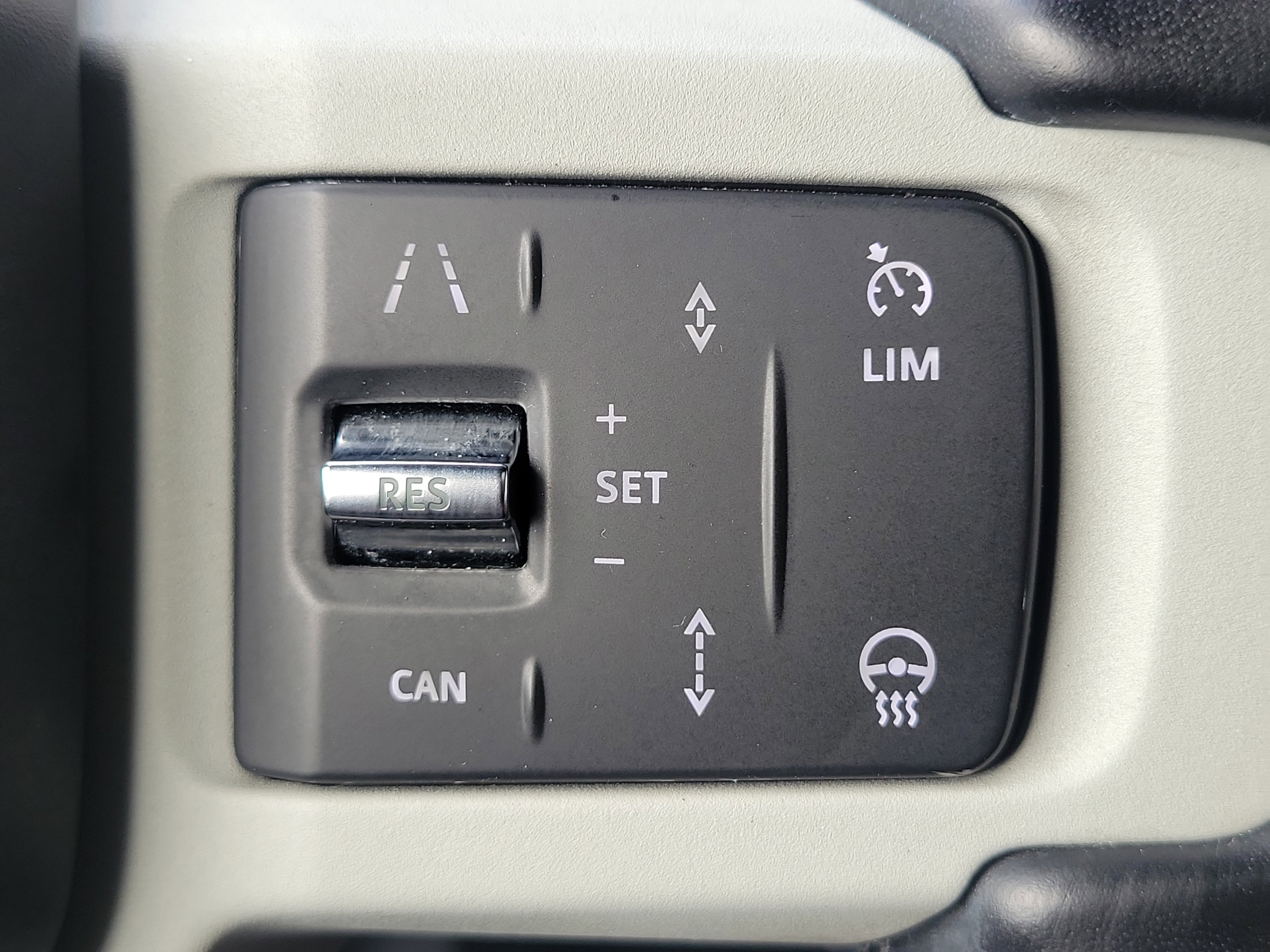 Used 2022 Land Rover Defender 110 XS Edition AWD/4WD image 24