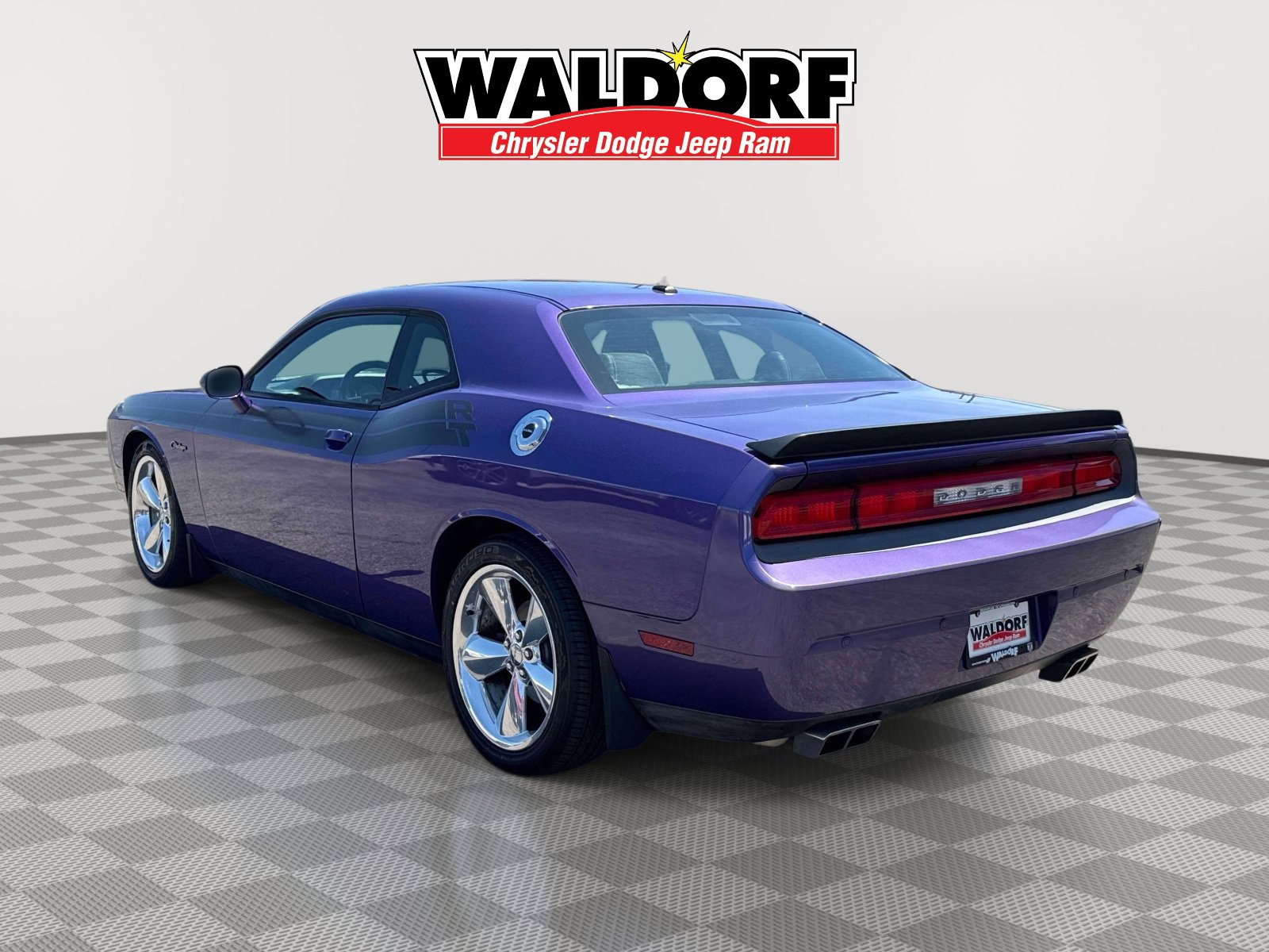 Used 2014 Dodge Challenger R/T RWD image 4