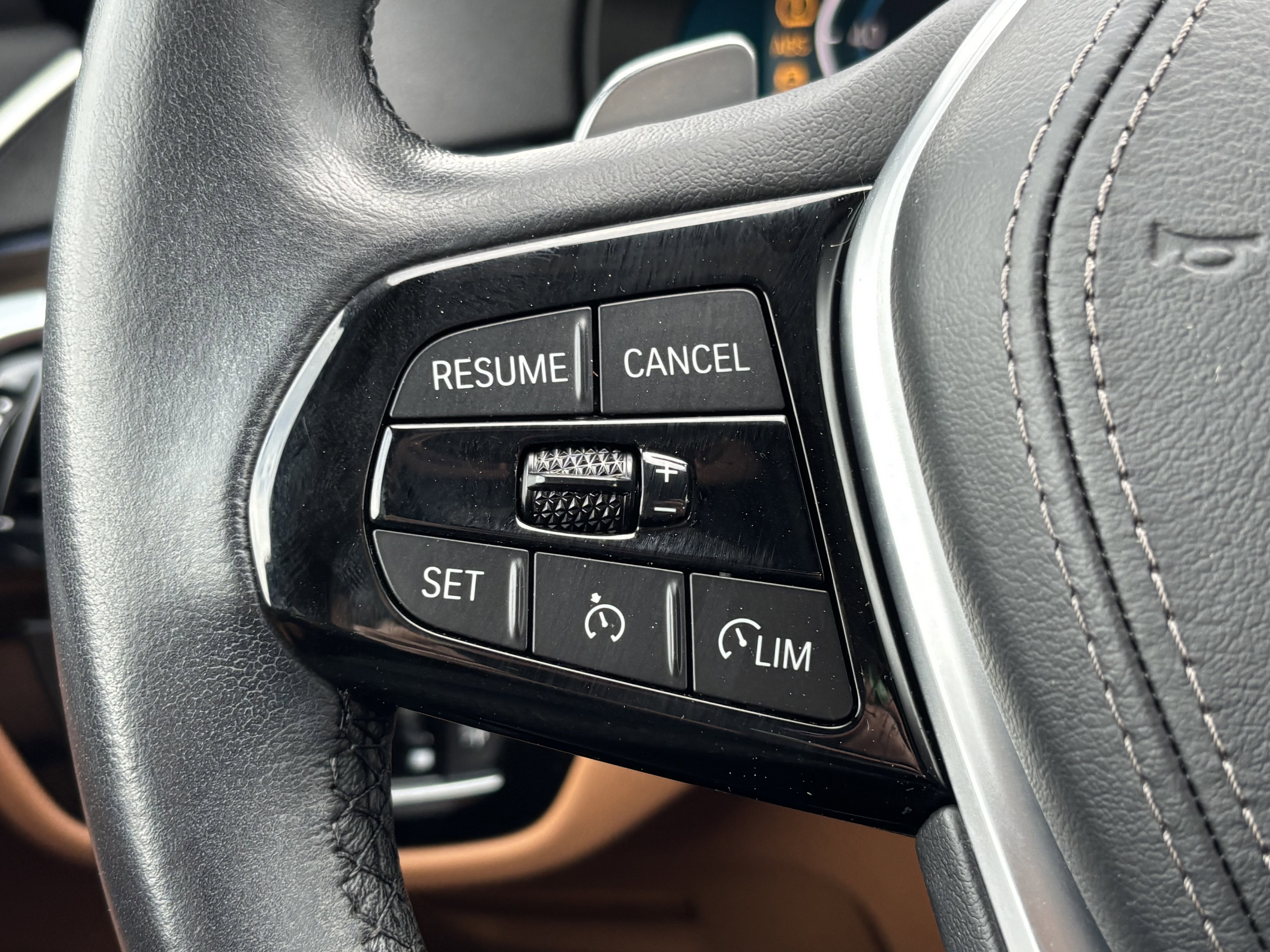 Used 2023 BMW 530e w/ Premium Package image 19