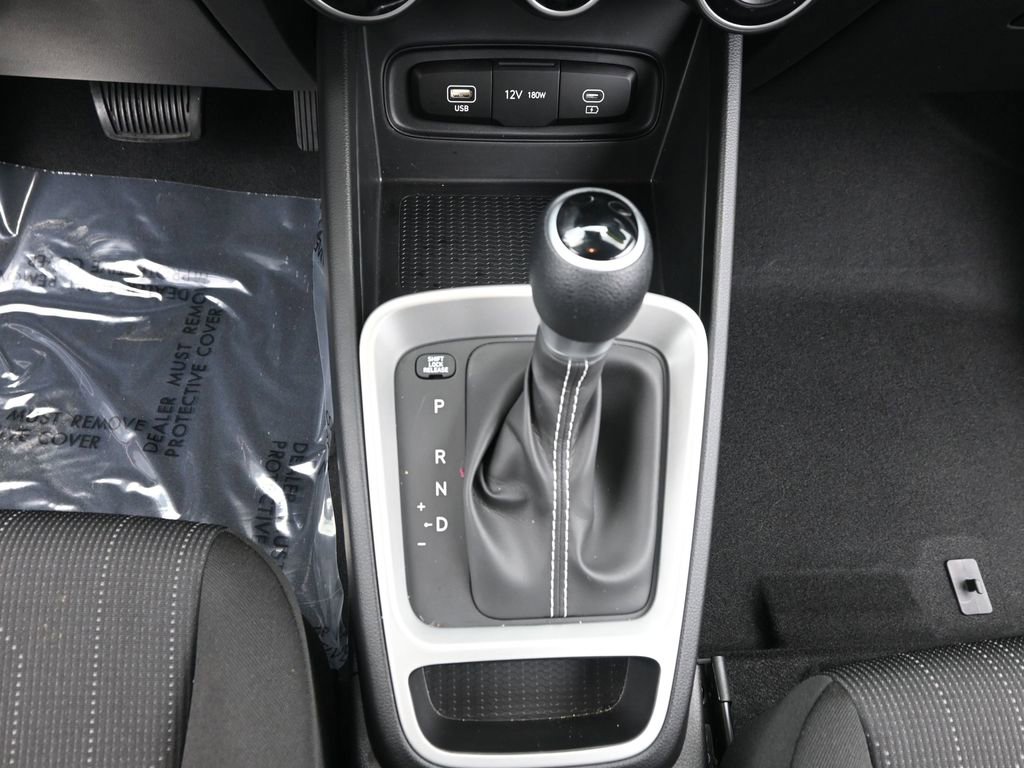 Certified 2025 Hyundai Venue SE image 21