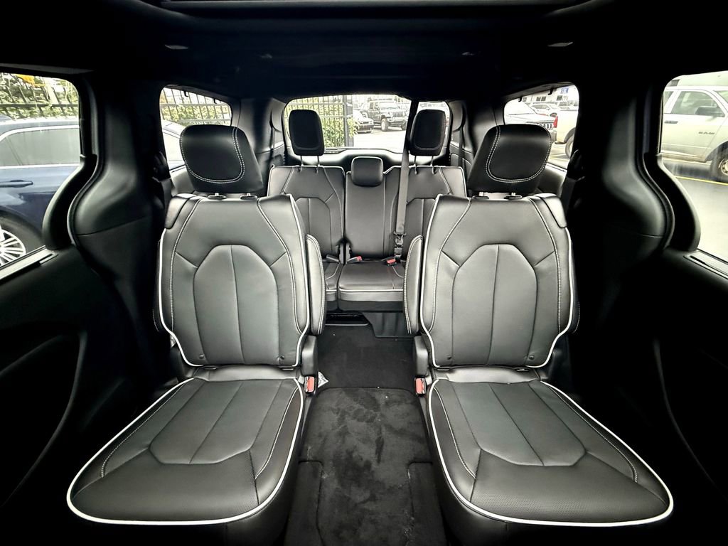New 2026 Chrysler Pacifica Limited w/ Uconnect Theater Family Group image 33