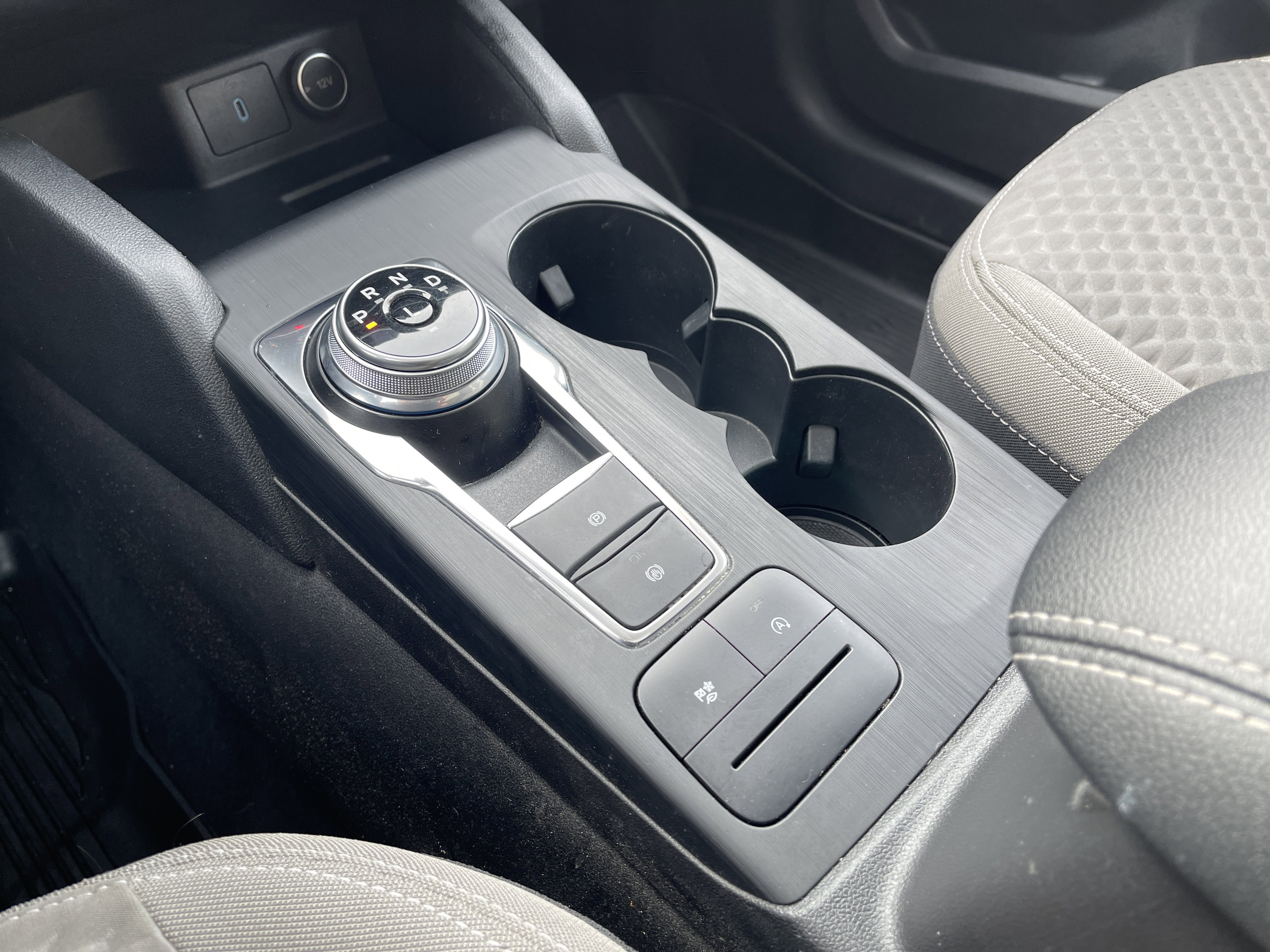 Used 2020 Ford Escape SE image 15