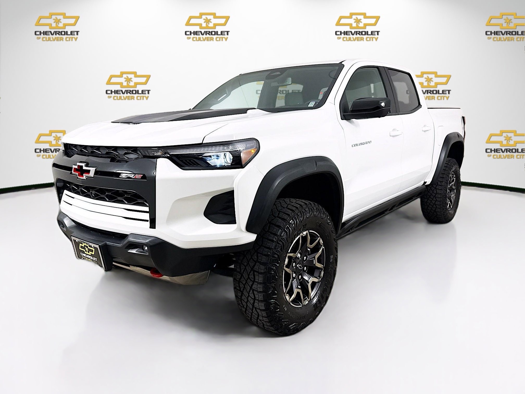 Used 2024 Chevrolet Colorado ZR2 w/ Technology Package AWD/4WD image 3