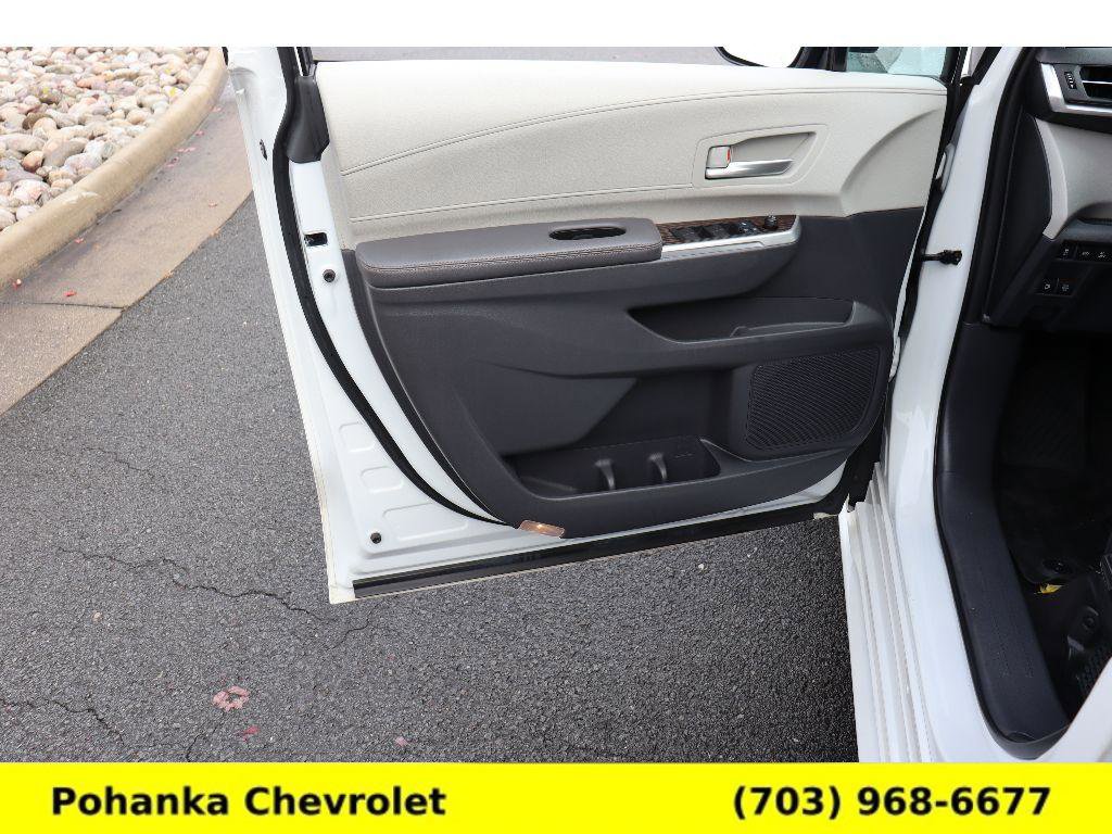 Used 2022 Toyota Sienna XLE image 22
