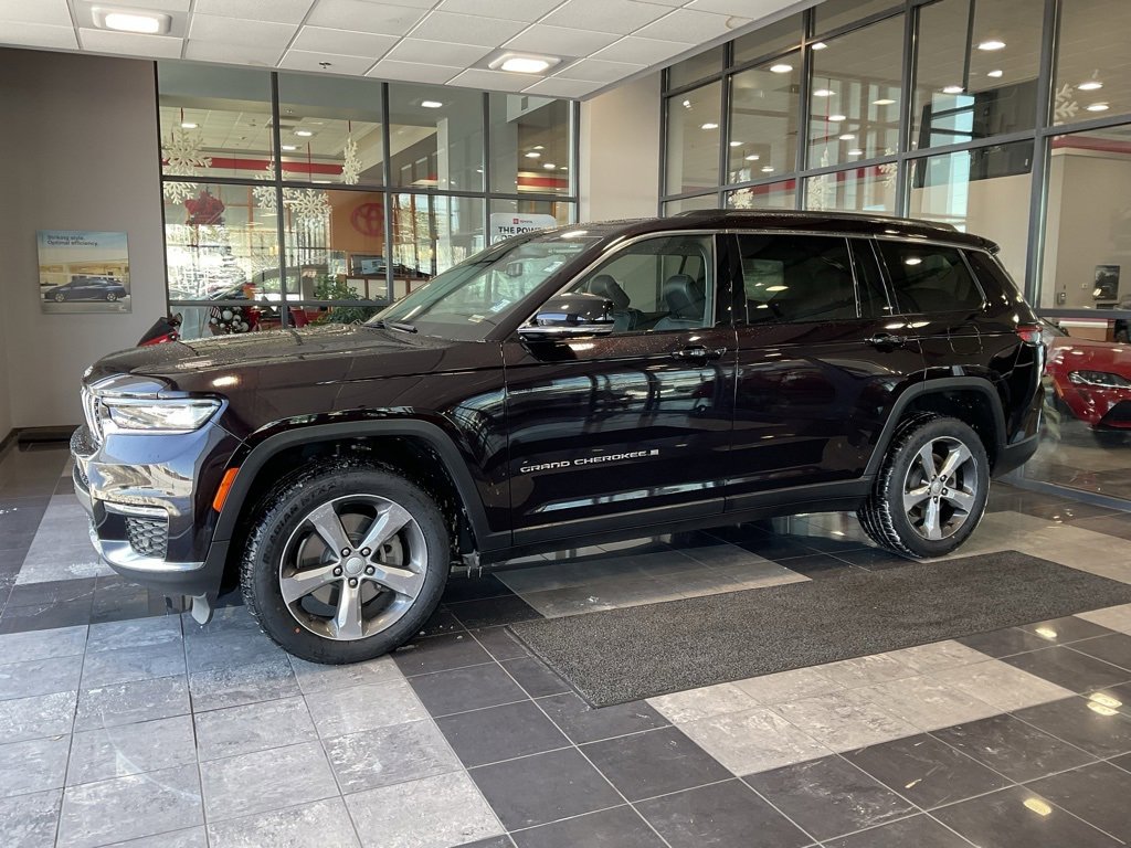 Used 2022 Jeep Grand Cherokee L Limited w/ Luxury Tech Group II image 3
