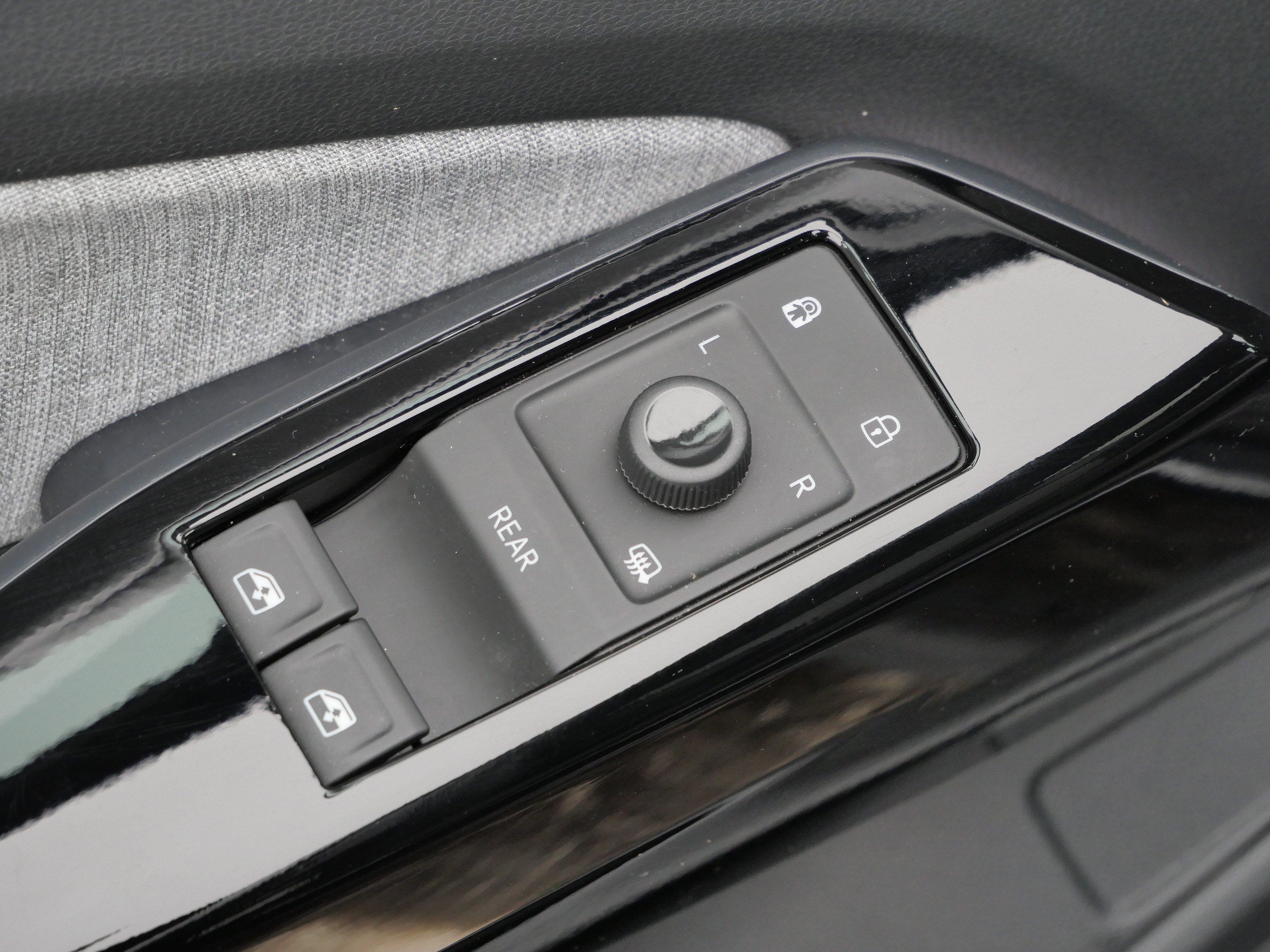 Certified 2025 Volkswagen ID.4 Pro image 19