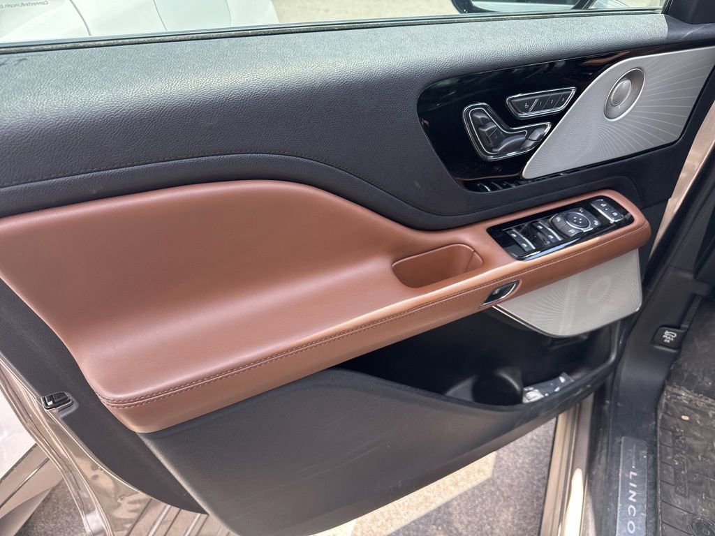 Used 2021 Lincoln Aviator Grand Touring w/ Equipment Group 302A AWD/4WD image 9