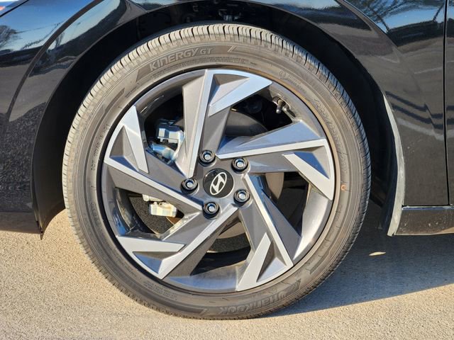 Certified 2025 Hyundai Elantra SEL image 7
