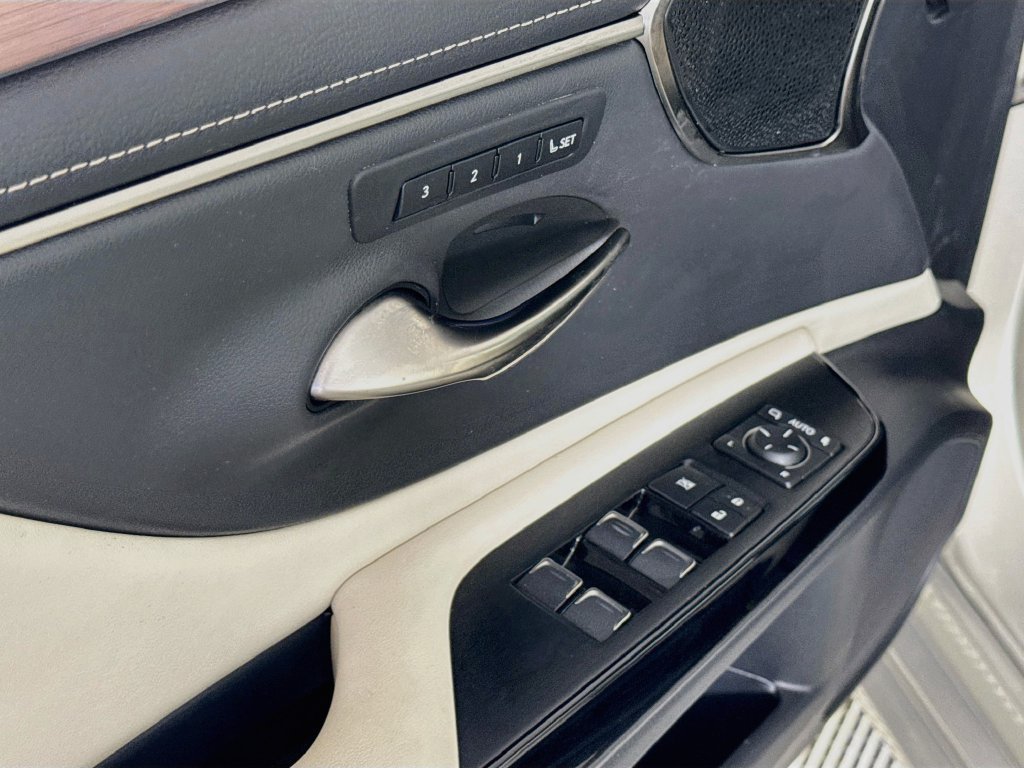 Certified 2024 Lexus ES 300h Ultra Luxury w/ Accessory Package (Z2) FWD image 18