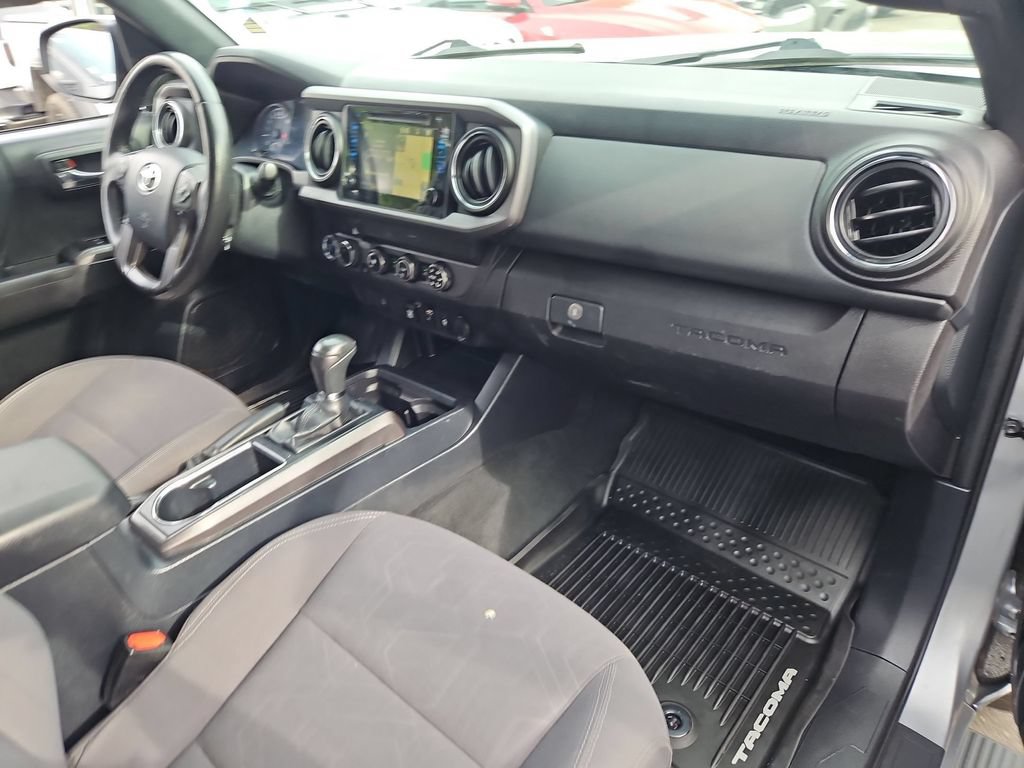 Used 2019 Toyota Tacoma TRD Off-Road AWD/4WD image 17