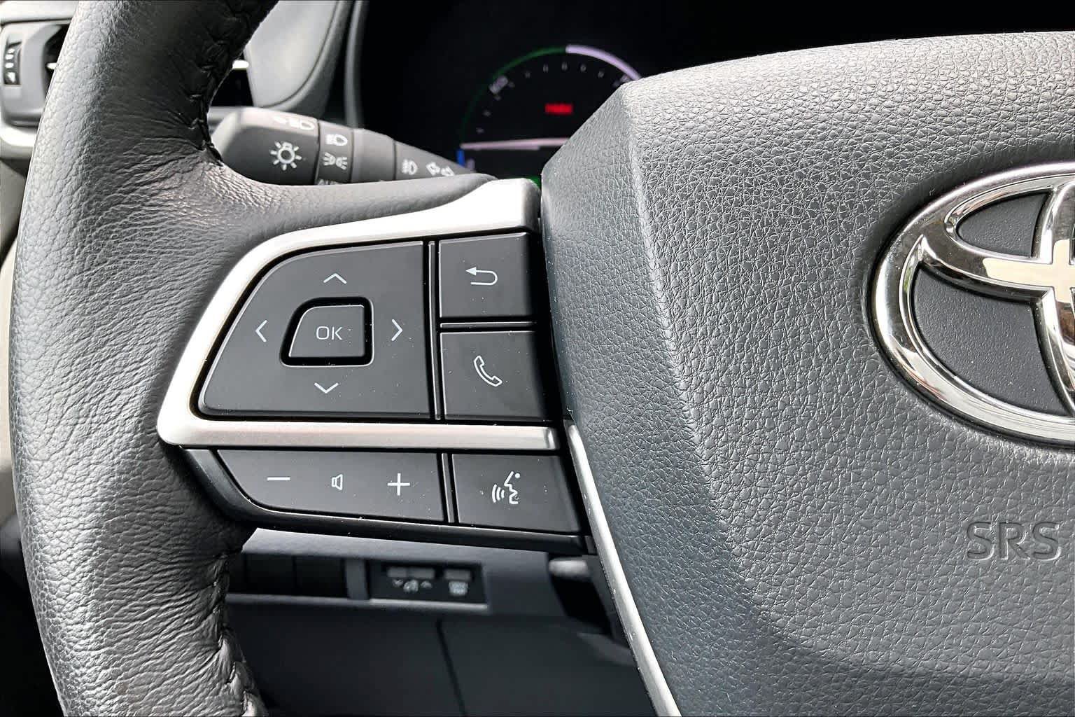 Certified 2023 Toyota Sienna XLE w/ XLE Plus Package AWD/4WD image 44