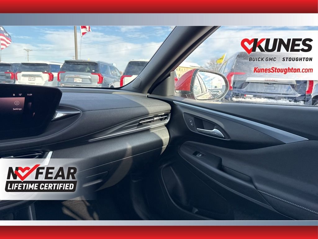 Used 2024 Buick Envista Preferred w/ Advanced Safety Package image 42