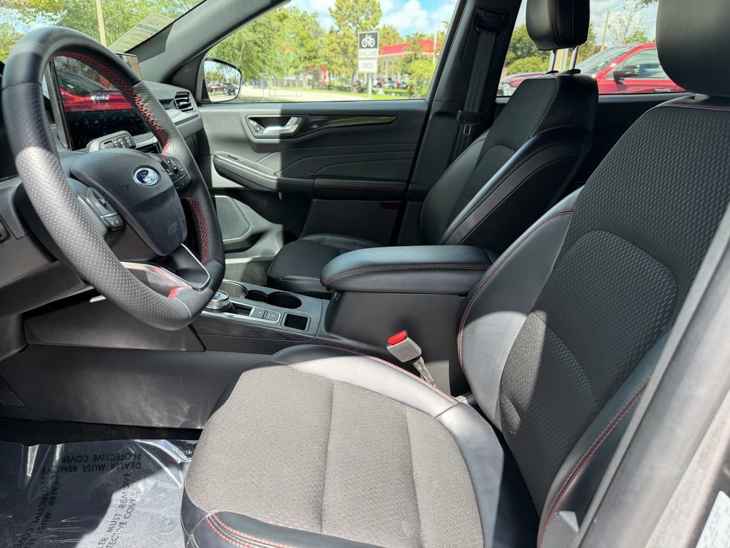 Used 2025 Ford Escape ST-Line w/ Equipment Group 301A FWD image 19