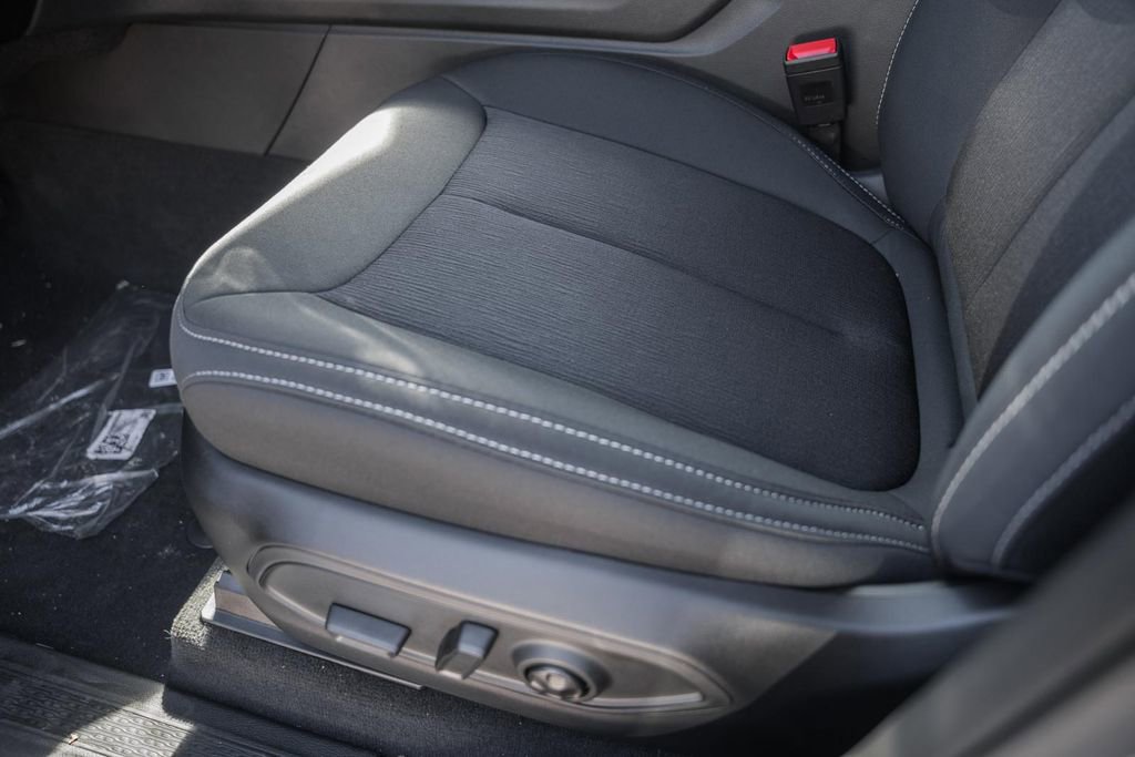 New 2025 Jeep Grand Cherokee Laredo X w/ Luxury Tech Group I image 34