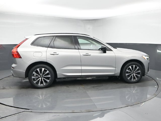 Used 2024 Volvo XC60 B5 Core AWD/4WD image 9