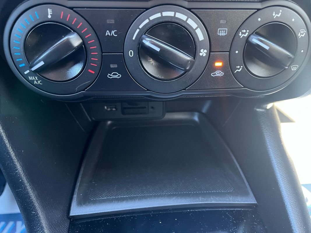 Used 2015 MAZDA MAZDA3 i Sport image 10