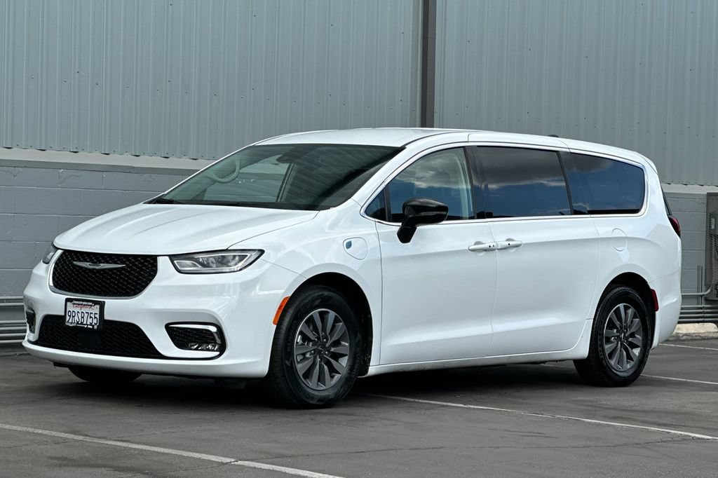 Used 2024 Chrysler Pacifica Limited FWD image 8