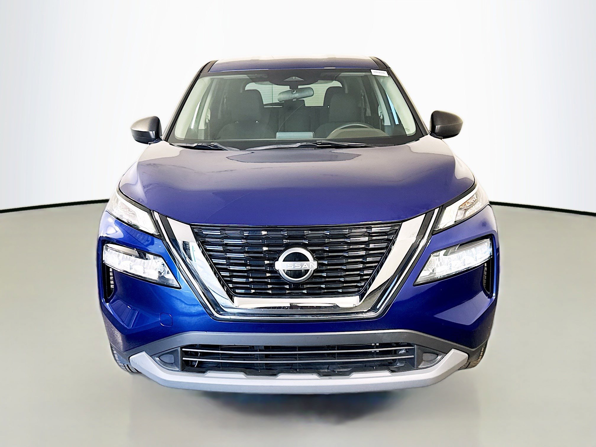 Used 2023 Nissan Rogue S image 2