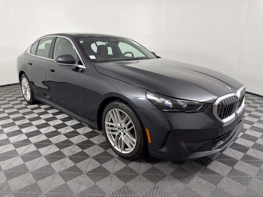Used 2024 BMW 540i xDrive w/ Premium Package AWD/4WD image 3
