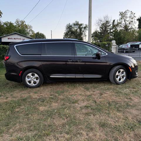 Used 2017 Chrysler Pacifica Touring-L Plus w/ Advanced Safetytec Group image 8