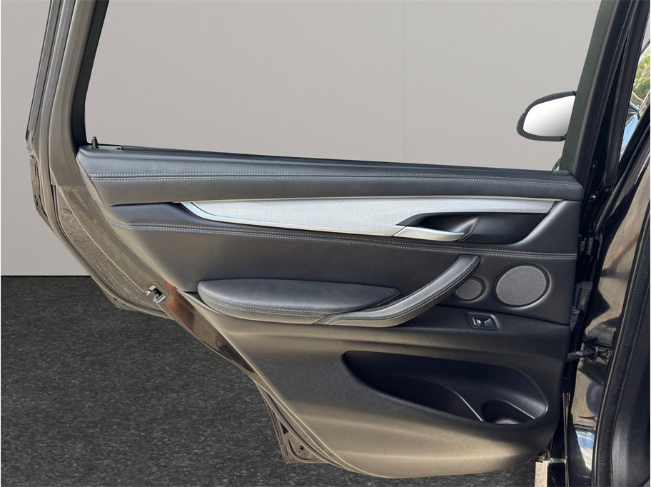 Used 2016 BMW X5 M image 45