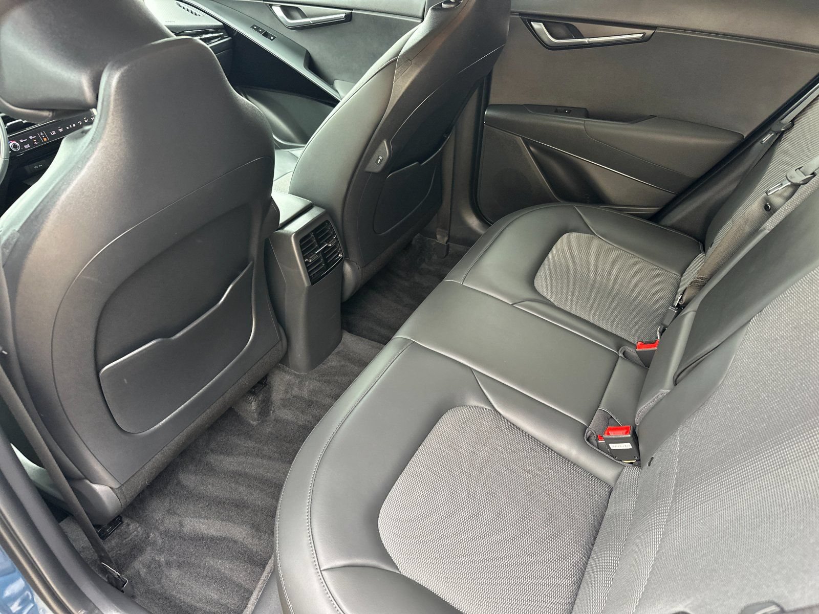 Used 2024 Kia Niro EX FWD image 16