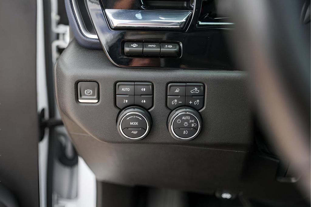 Certified 2024 Chevrolet Silverado 3500 High Country w/ High Country Premium Package image 18