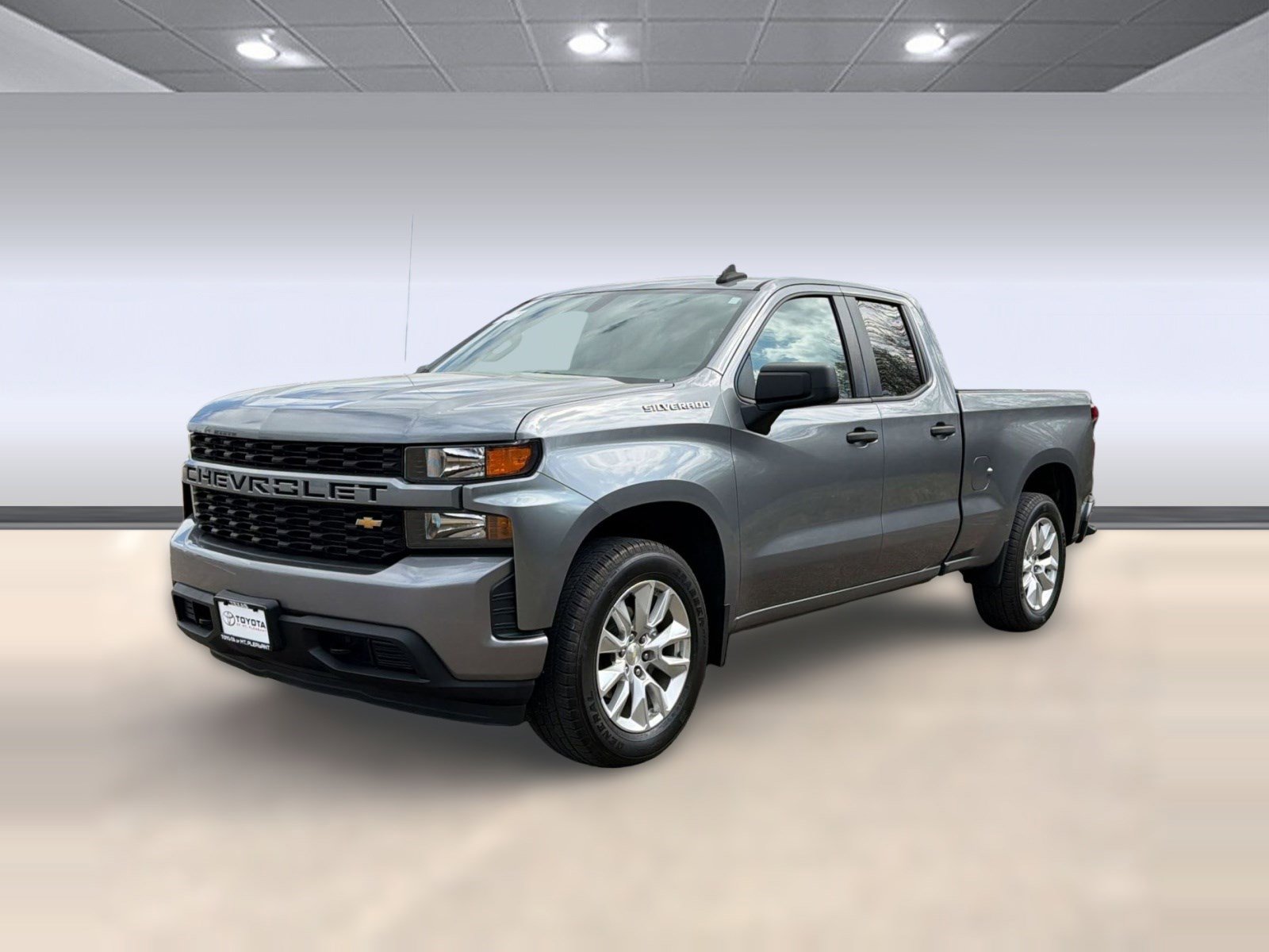 Used 2020 Chevrolet Silverado 1500 Custom w/ Custom Value Package image 2