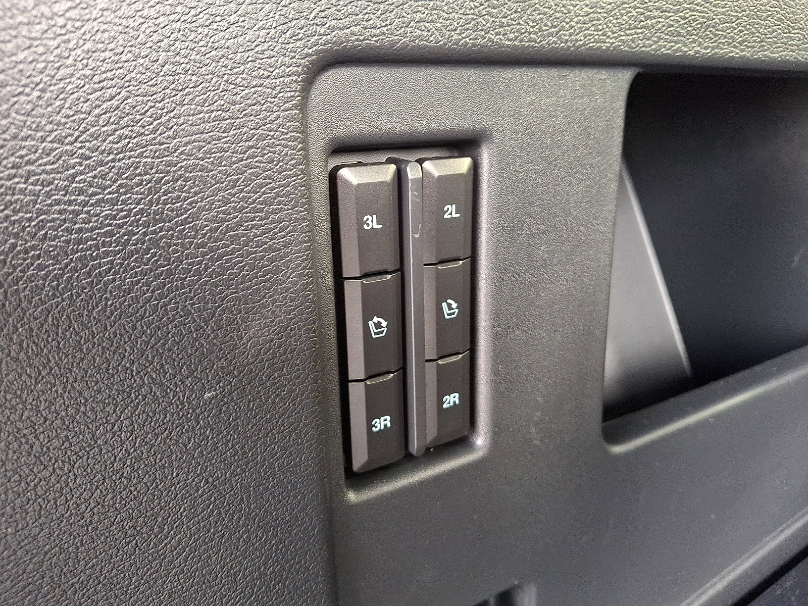 Used 2022 Ford Expedition Limited AWD/4WD image 31