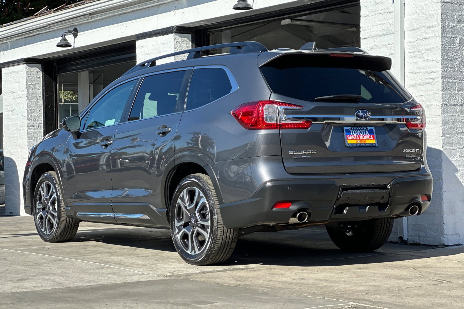 Used 2024 Subaru Ascent Limited w/ Technology Package image 6