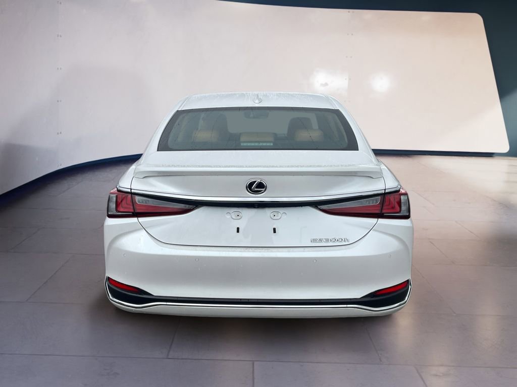 Used 2025 Lexus ES 300h Ultra Luxury FWD image 4