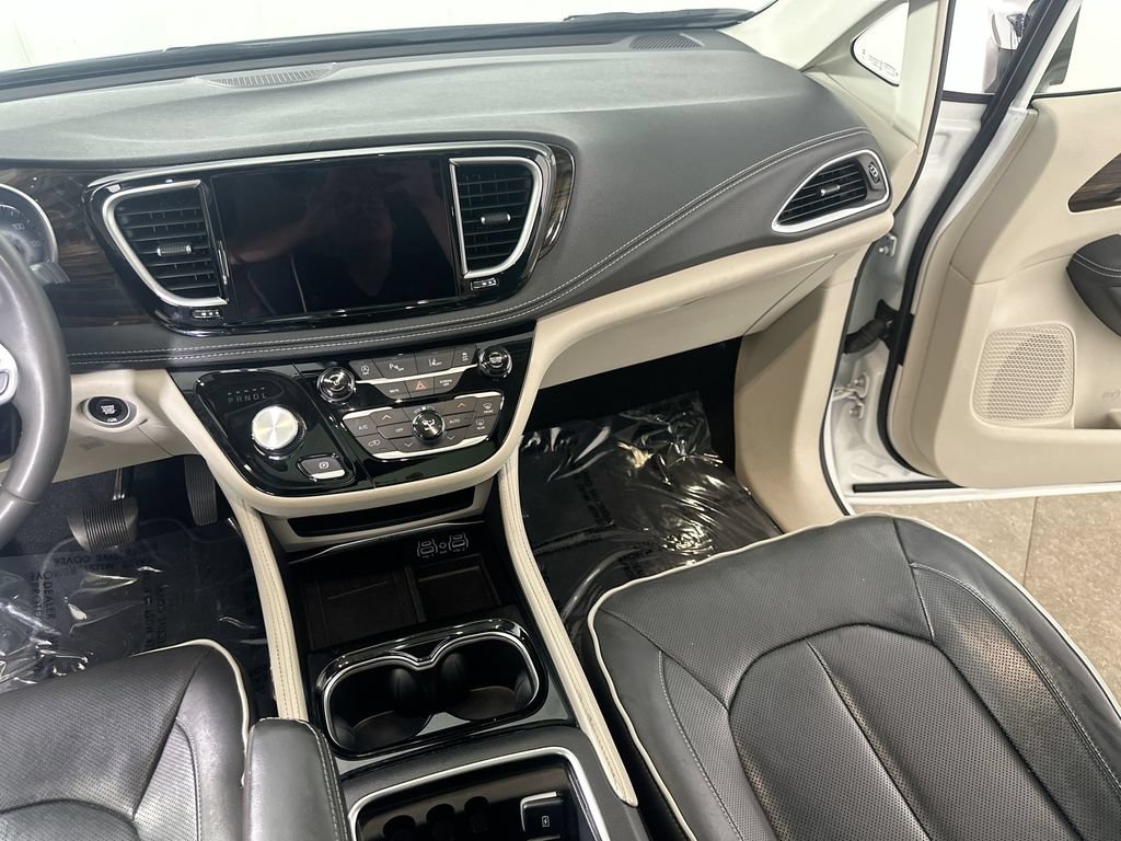 Used 2023 Chrysler Pacifica Limited FWD image 22