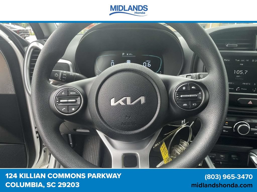 Used 2025 Kia Soul LX w/ LX Technology Package FWD image 29