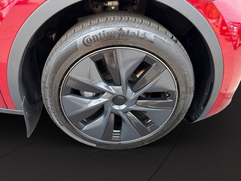 Used 2024 Tesla Model Y Long Range AWD/4WD image 24