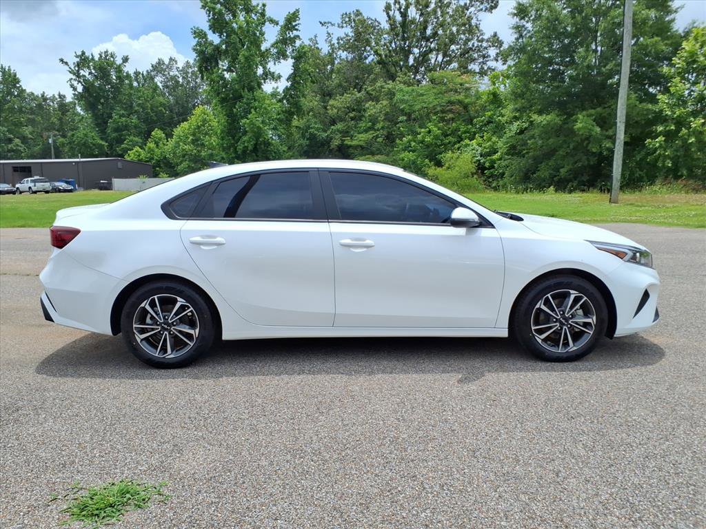 Used 2023 Kia Forte LXS w/ LXS Technology Package FWD image 6