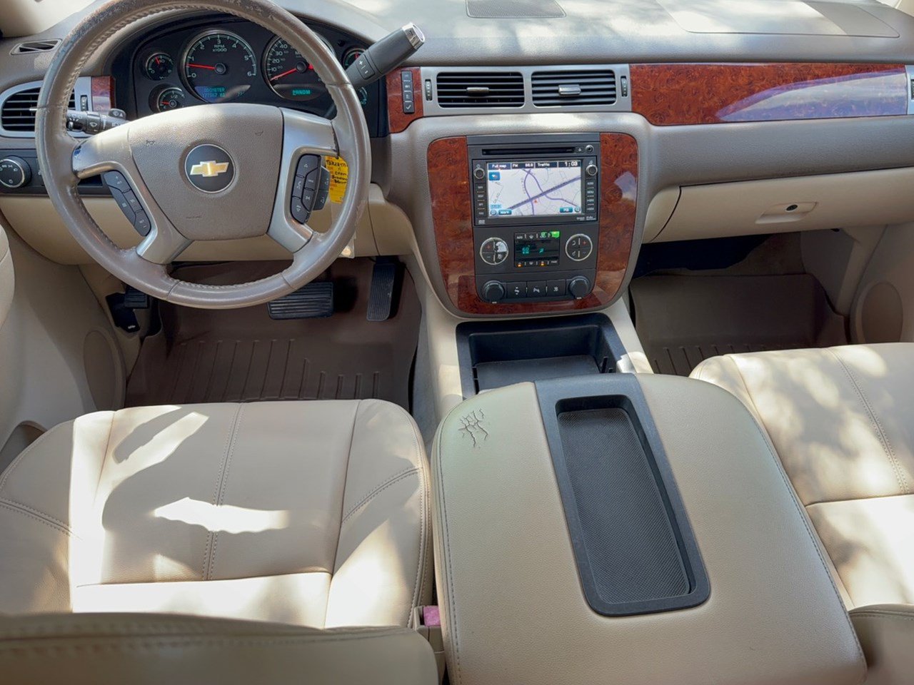 Used 2011 Chevrolet Suburban LTZ RWD image 17