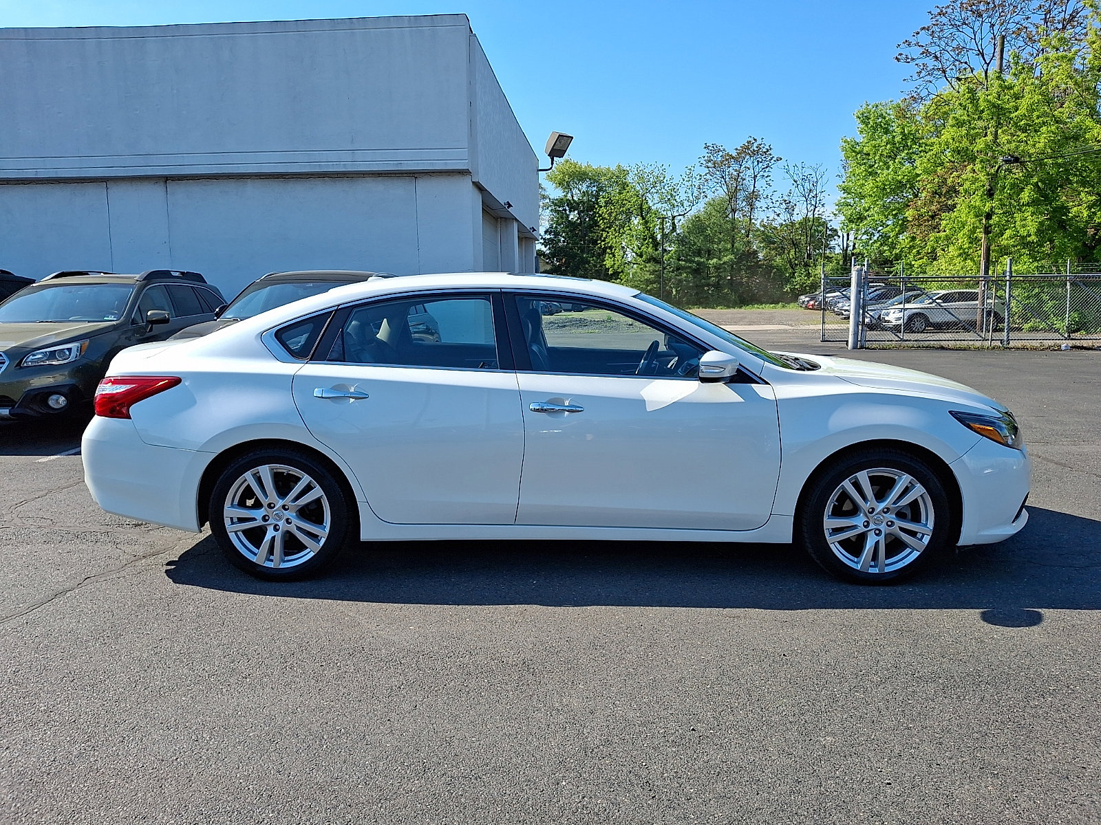 Used 2017 Nissan Altima 3.5 SL FWD image 7