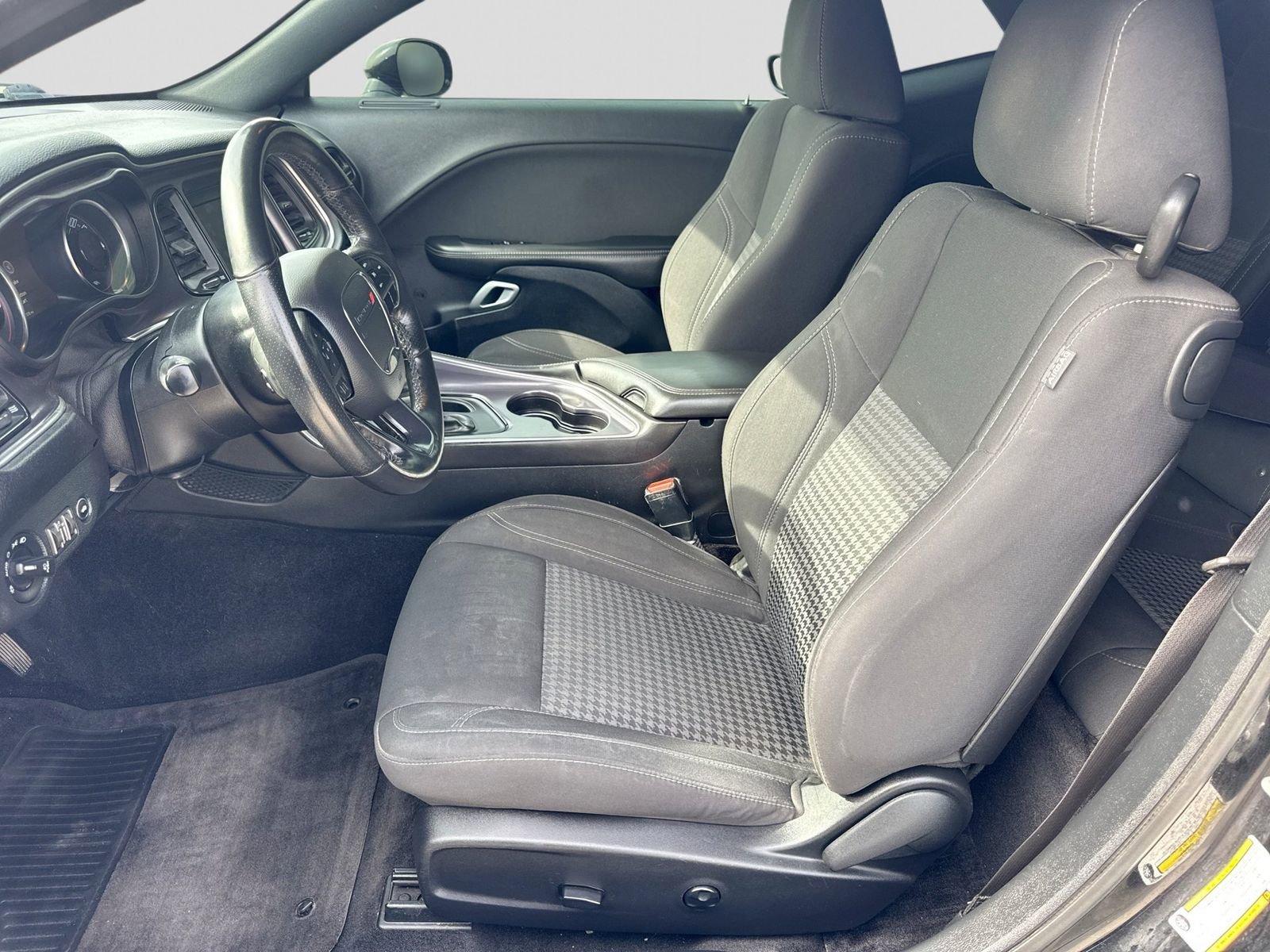 Used 2018 Dodge Challenger R/T w/ Driver Convenience Group RWD image 20