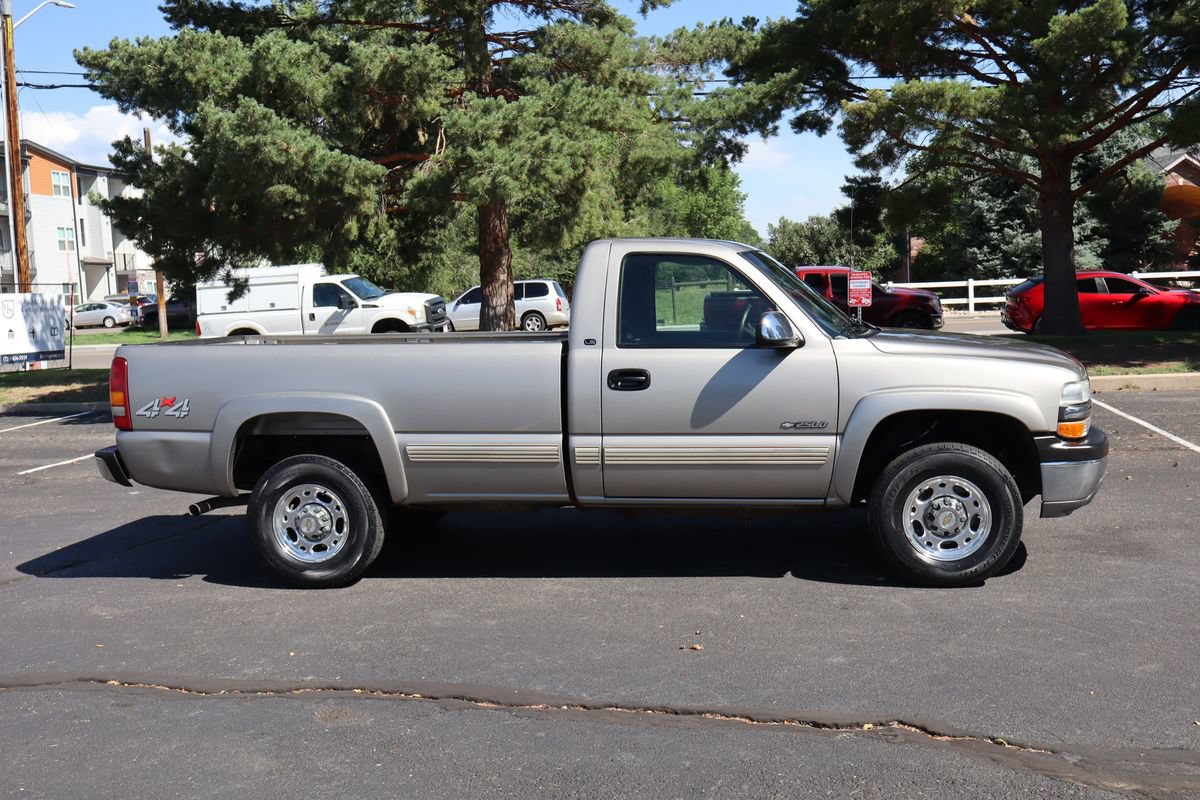 Used 1999 Chevrolet Silverado 2500 LS w/ Firm Ride Suspension Pkg AWD/4WD image 3