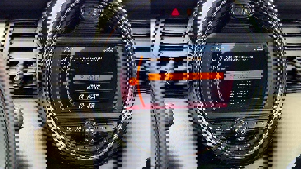 Used 2021 MINI Cooper SE w/ 6.5" Touchscreen Package image 19