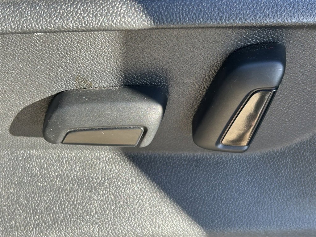 Used 2024 Volkswagen Atlas Cross Sport SEL image 29