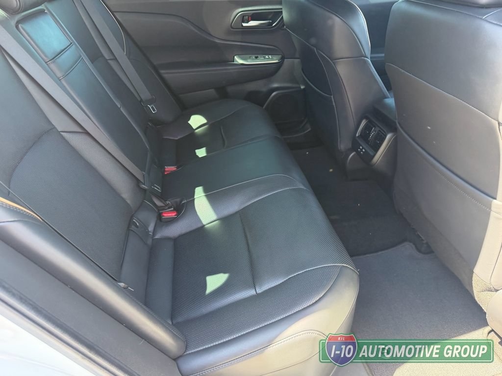 Used 2023 Toyota Crown Platinum w/ Carpet Mat Package (TMS) AWD/4WD image 18