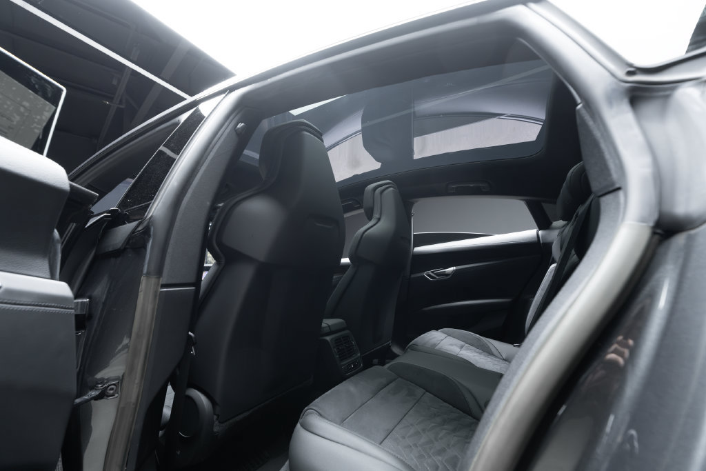 Used 2022 Audi e-tron GT Premium Plus AWD/4WD image 46