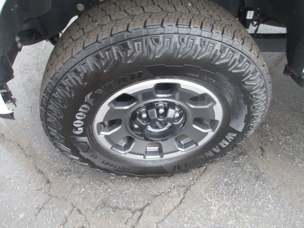 Used 2024 Ford F350 Platinum w/ Tremor Off-Road Package AWD/4WD image 13