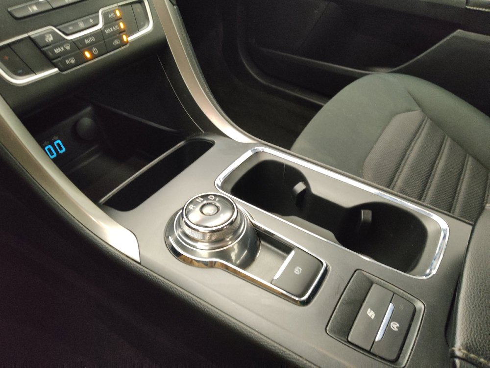Used 2020 Ford Fusion SE FWD image 26