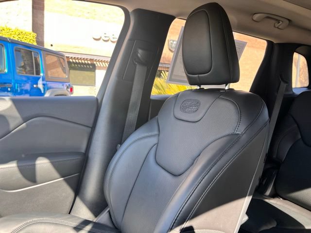 Used 2017 Jeep Cherokee Overland w/ Technology Group FWD image 24
