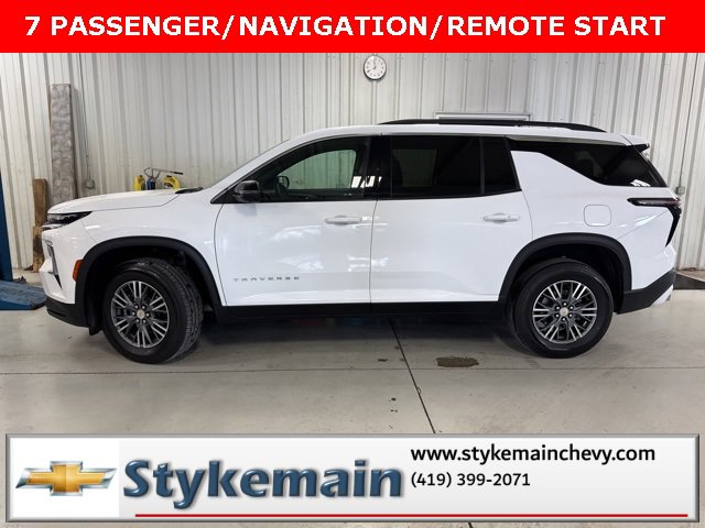 Used 2024 Chevrolet Traverse LT image 2