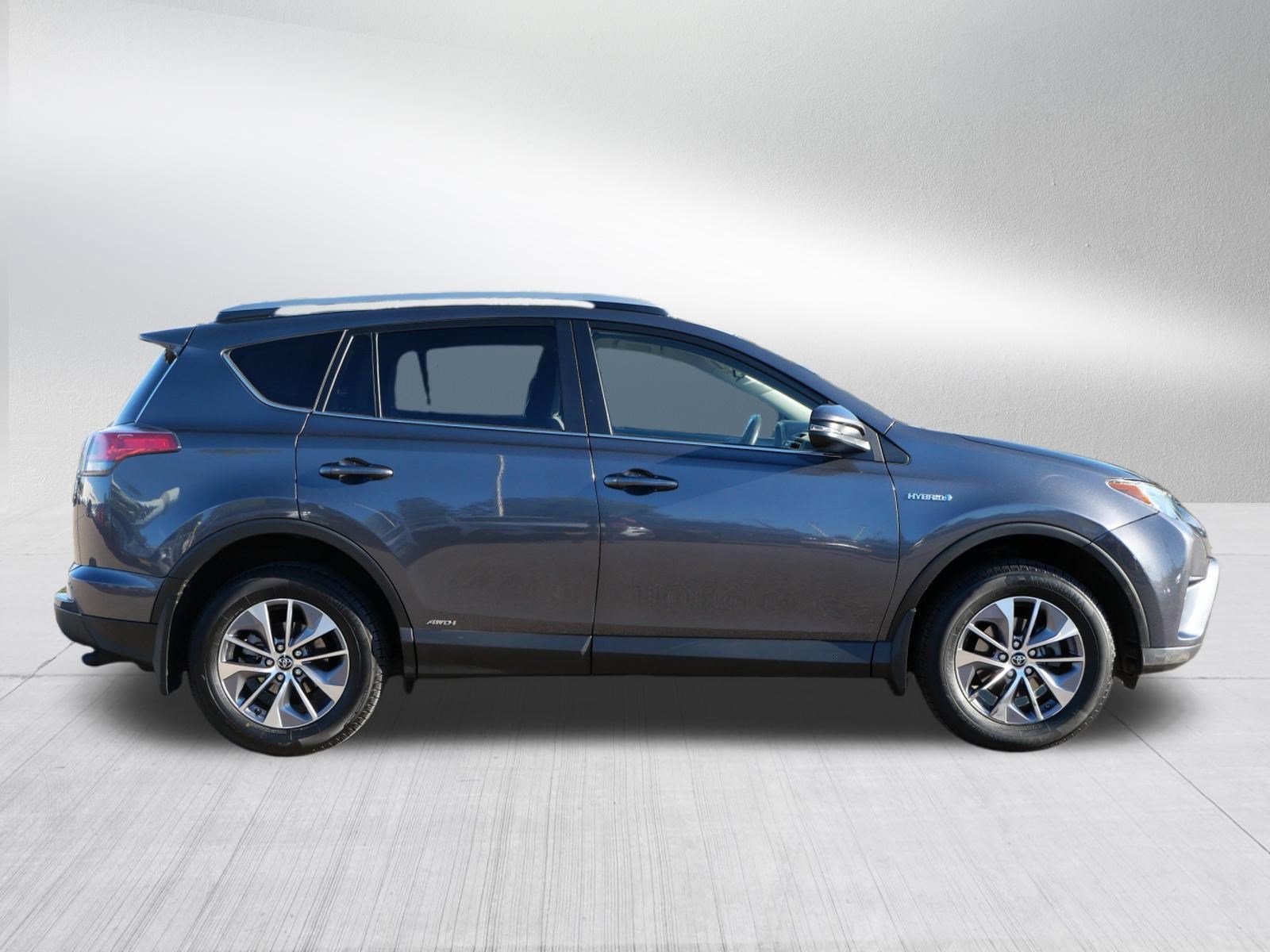 Used 2018 Toyota RAV4 LE AWD/4WD image 8